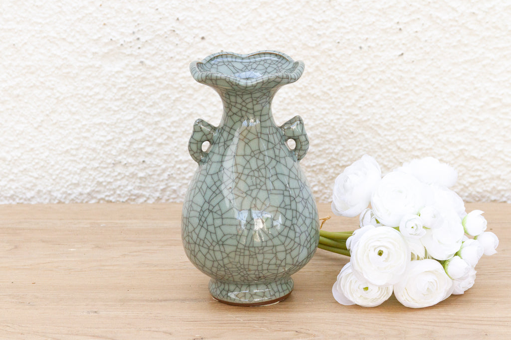 Early 20th Century Chinese Scalloped Vase