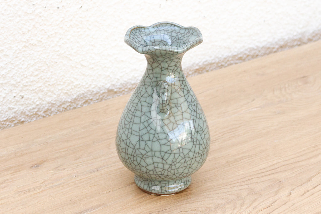 Early 20th Century Chinese Scalloped Vase