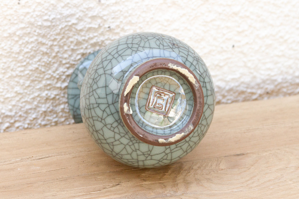 Early 20th Century Chinese Scalloped Vase