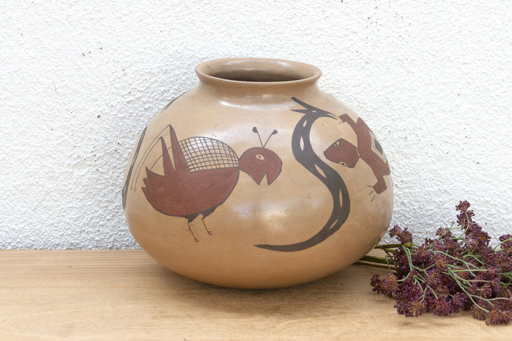Hand-Painted Mata Ortiz Chihuahuan Pot