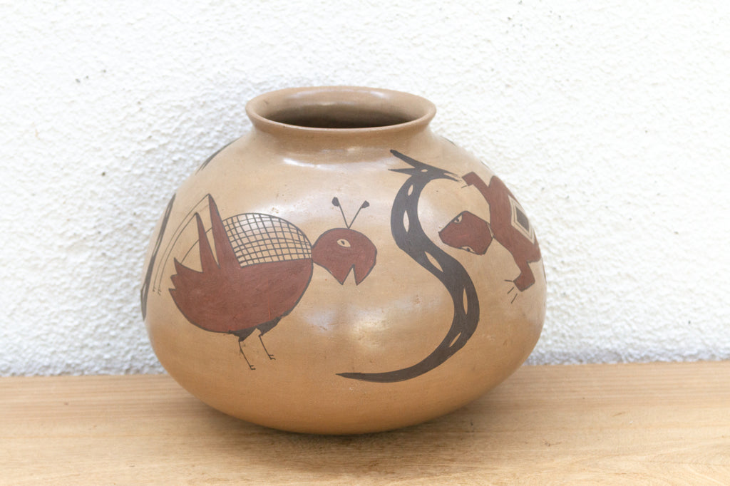 Hand-Painted Mata Ortiz Chihuahuan Pot