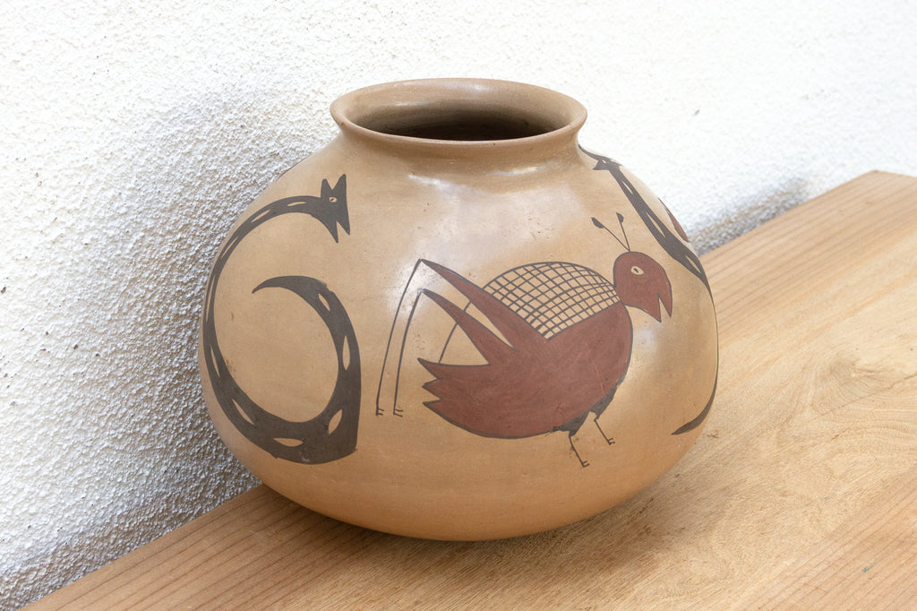 Hand-Painted Mata Ortiz Chihuahuan Pot