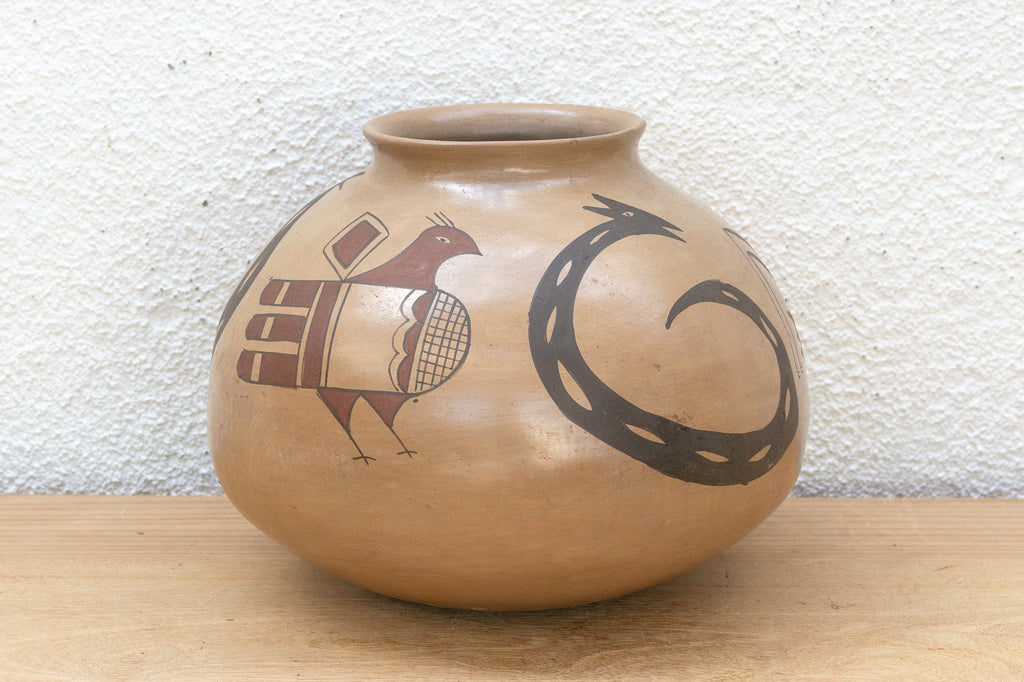 Hand-Painted Mata Ortiz Chihuahuan Pot
