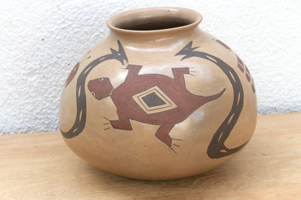 Hand-Painted Mata Ortiz Chihuahuan Pot