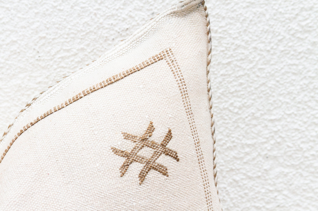 Alabaster Lace Lumbar Silk Rug Lumbar Pillow