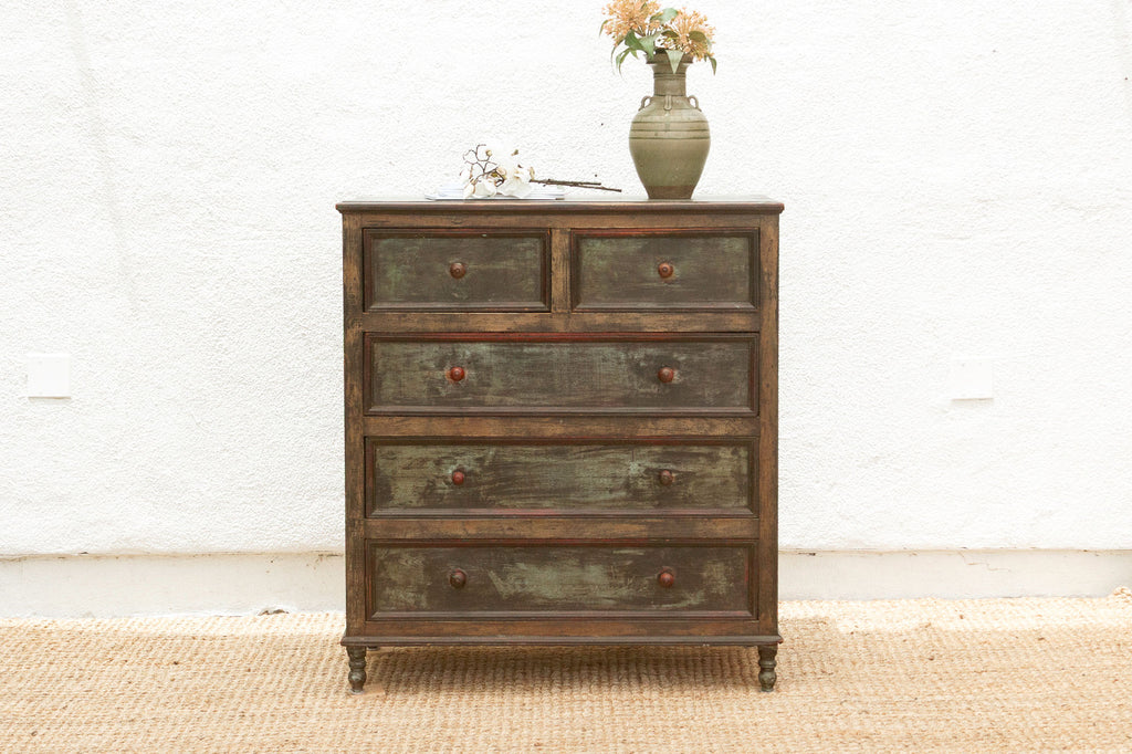 Early 20th Century Charming Chest of Drawers