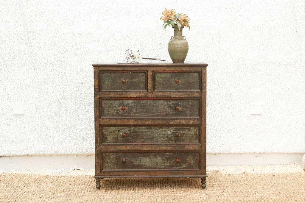 Early 20th Century Charming Chest of Drawers