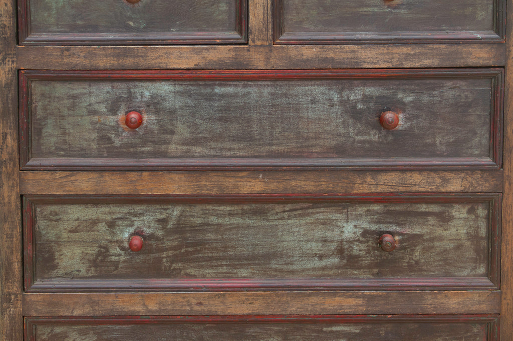 Early 20th Century Charming Chest of Drawers