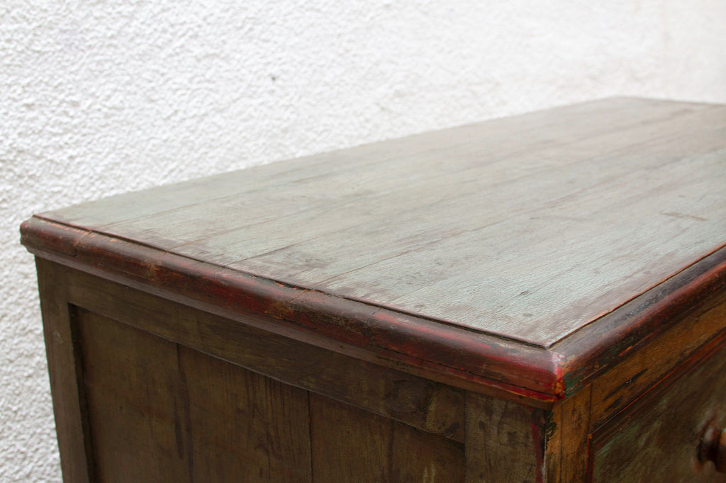 Early 20th Century Charming Chest of Drawers