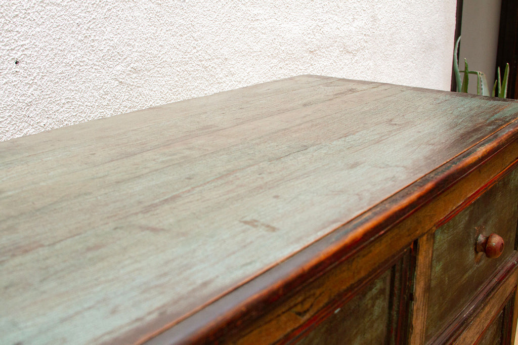 Early 20th Century Charming Chest of Drawers (Trade)