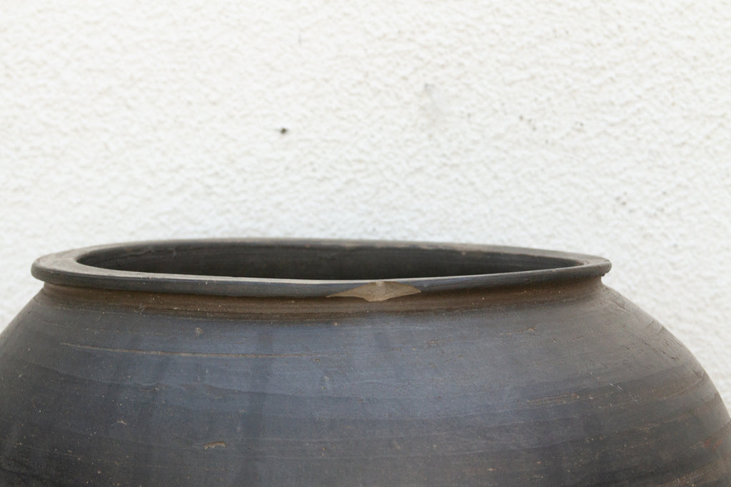 Large Vintage Timeworn Clay Vessel (Trade)