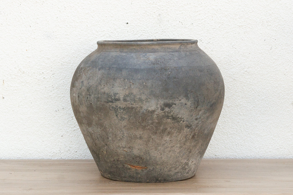 Midnight Graphite Clay Pot