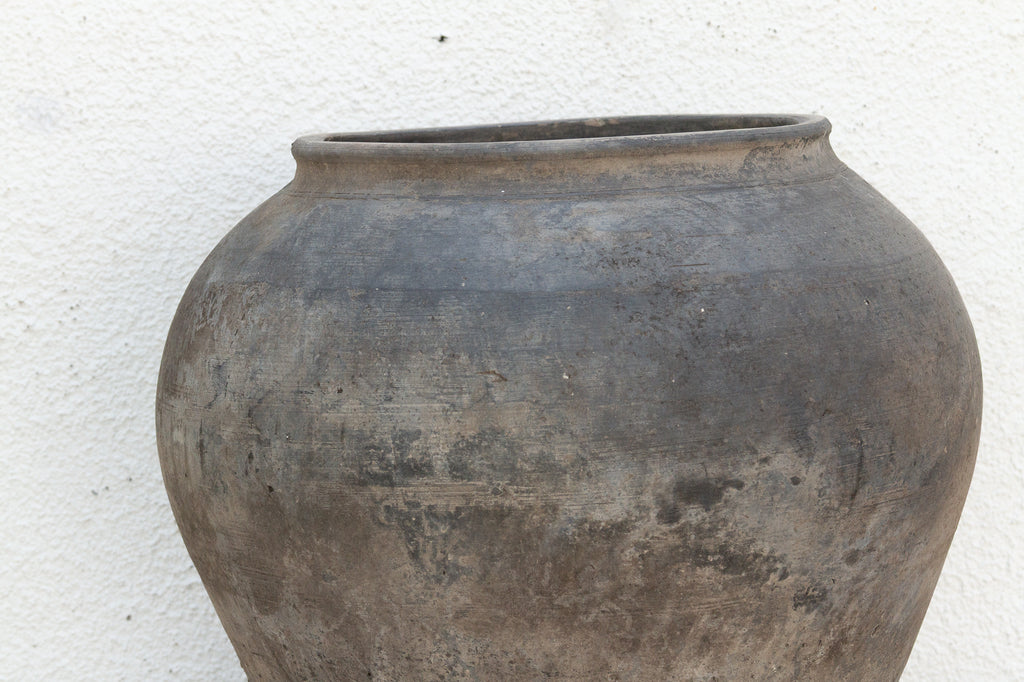 Midnight Graphite Clay Pot
