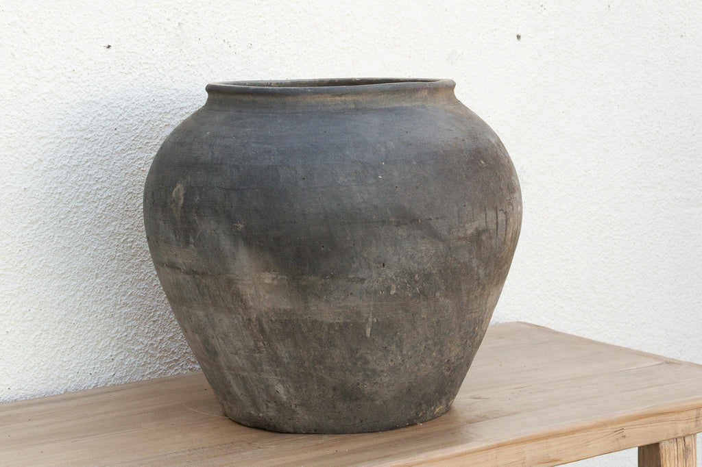 Midnight Graphite Clay Pot