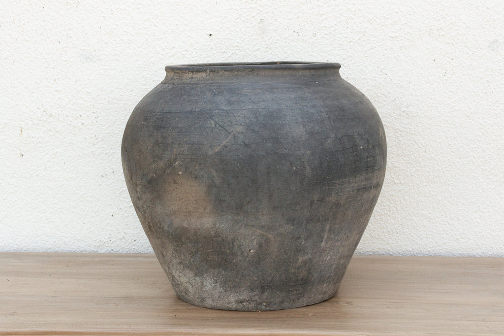 Midnight Graphite Clay Pot