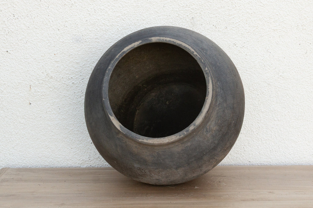 Midnight Graphite Clay Pot