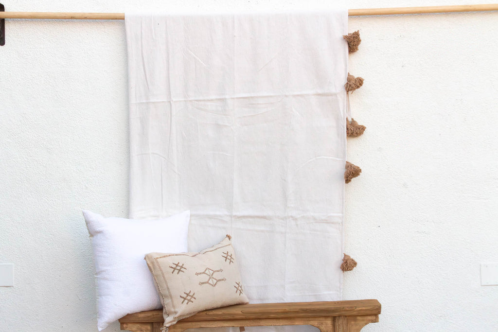 White Cloud Moroccan Pom Pom Blanket (Trade)