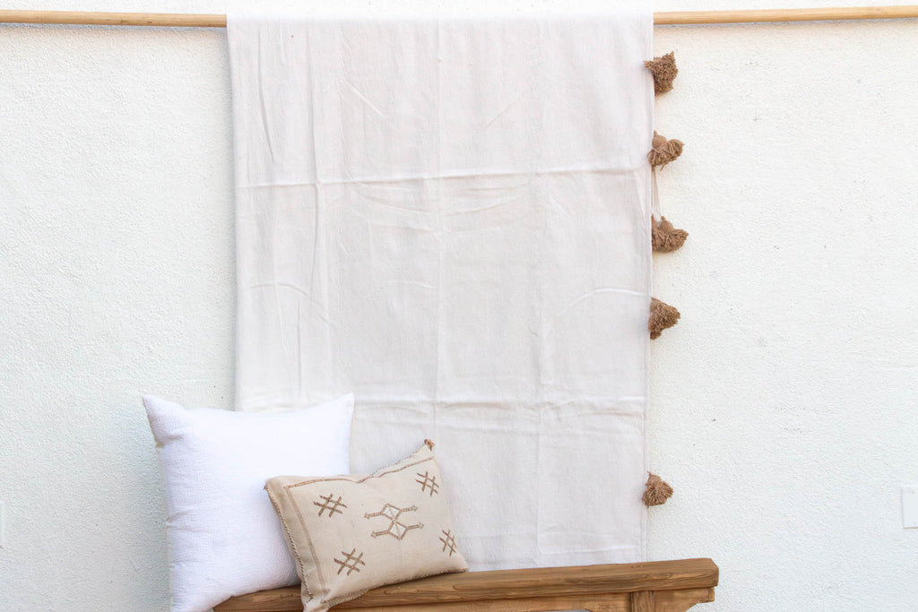 White Cloud Moroccan Pom Pom Blanket (Trade)