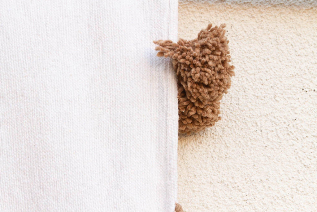 White Cloud Moroccan Pom Pom Blanket (Trade)