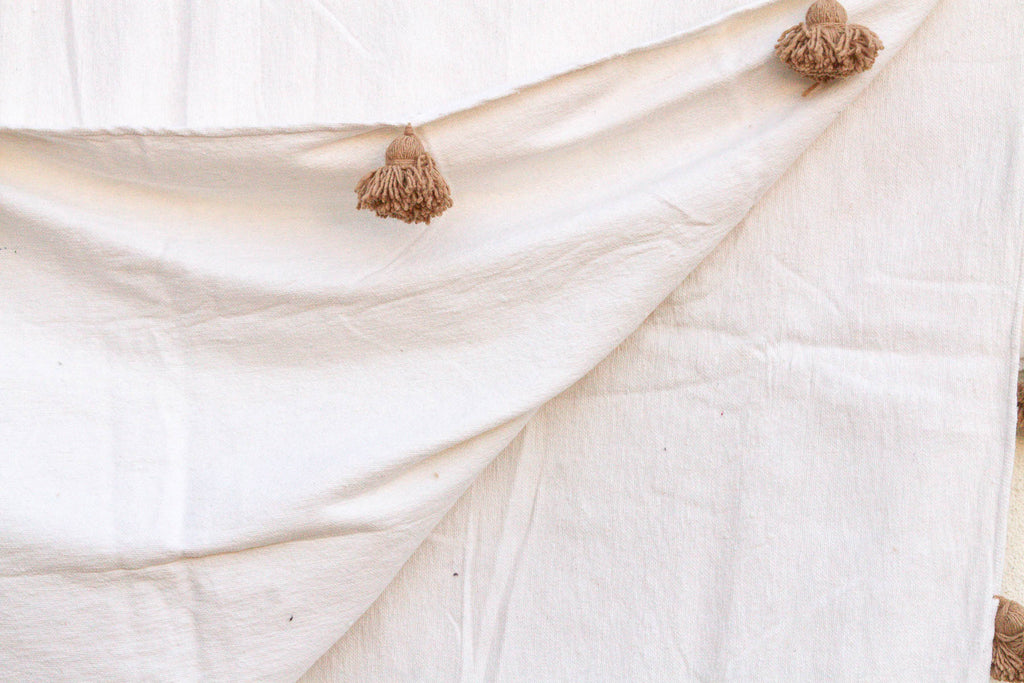 White Cloud Moroccan Pom Pom Blanket (Trade)