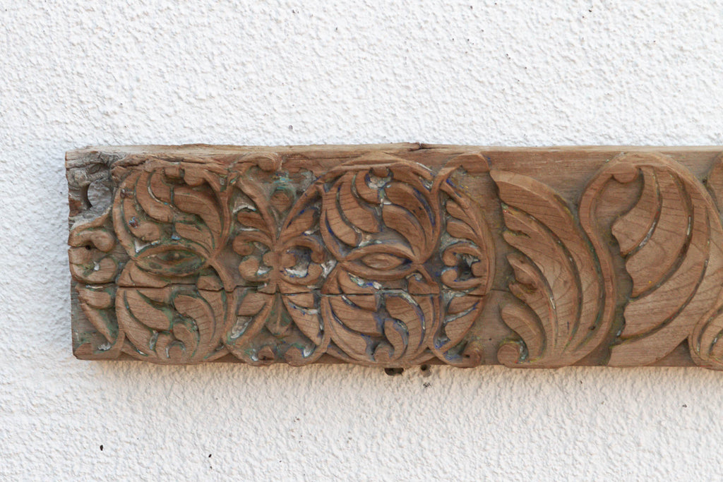 Medallion & Acanthus Leaf Indian Carved Panel