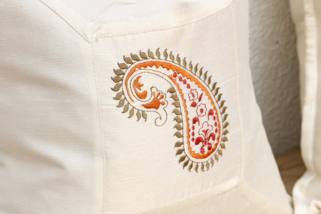 Pair of Kairi Ivory Paisley Pillow Covers (Trade)