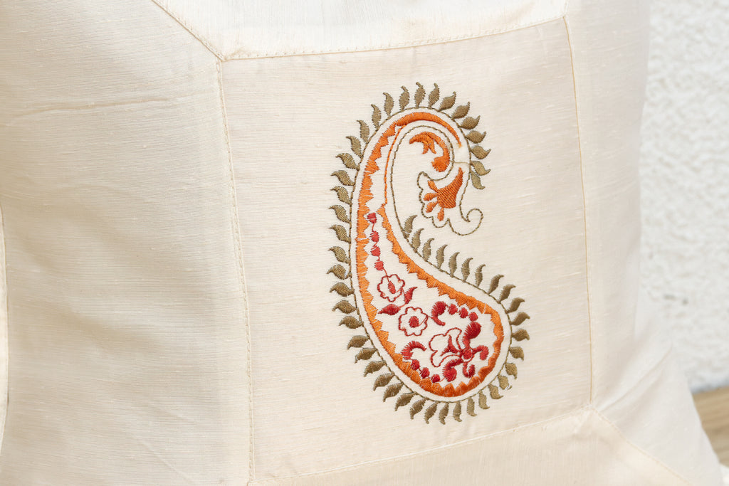 Pair of Kairi Ivory Paisley Pillow Covers (Trade)