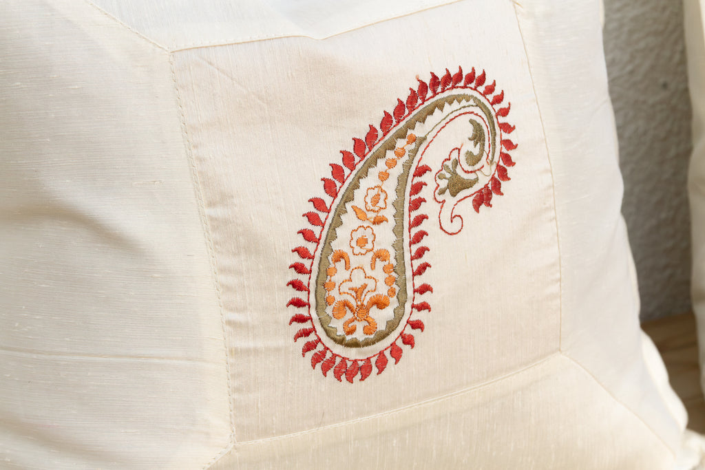 Pair of Ambi Ivory Paisley Pillow Covers (Trade)