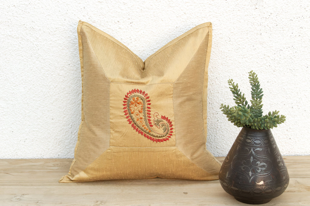 Lila Paisley Gold Pillow Cover (Trade)