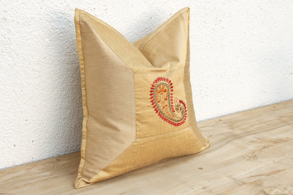 Lila Paisley Gold Pillow Cover (Trade)