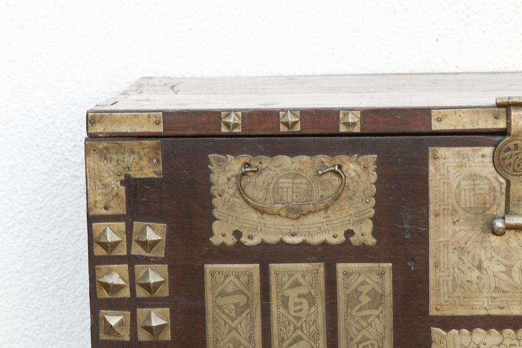 Refined Early 20th Century Korean Bandaji Chest