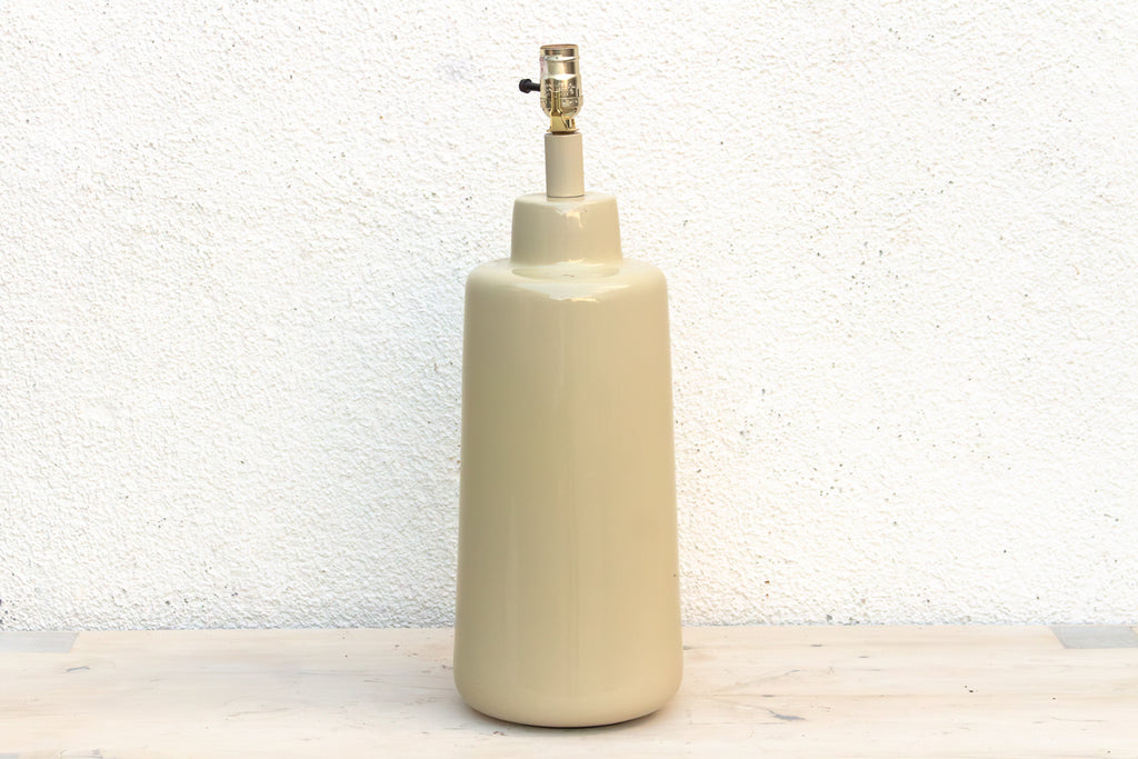 Vintage Buttercream Pottery Lamp (Trade)
