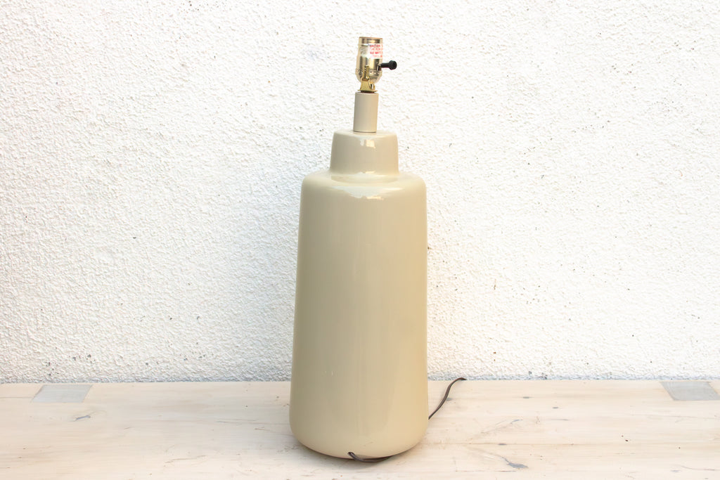 Vintage Buttercream Pottery Lamp (Trade)