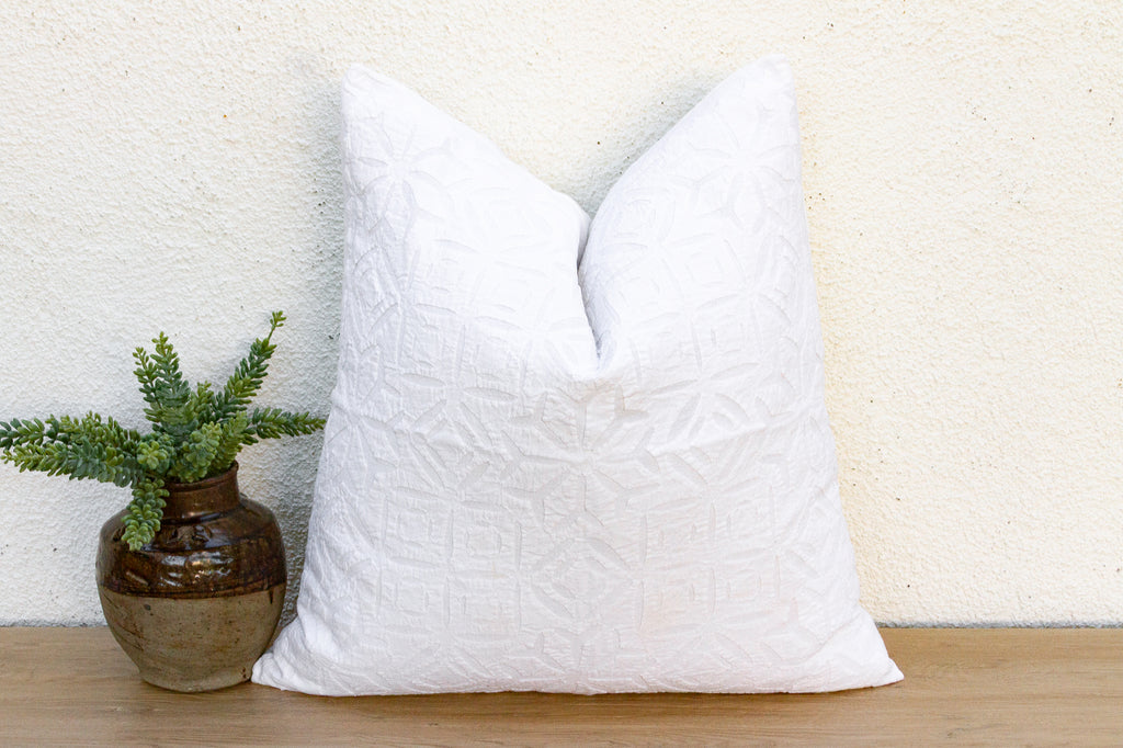 Magnolia Dream Appliqué Pillow Cover