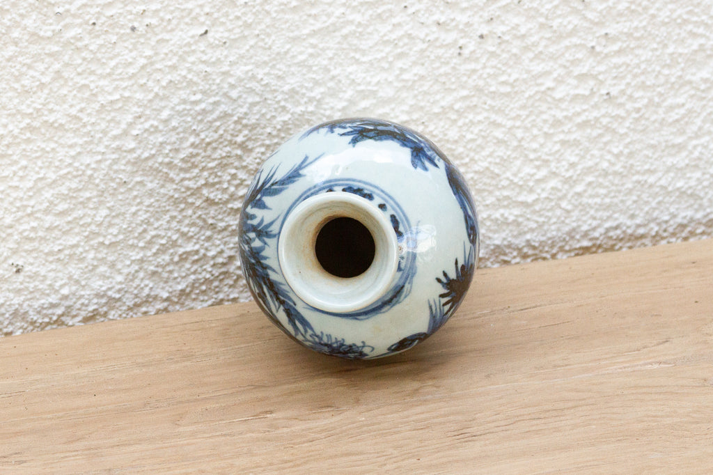 Rich Cobalt Blue & White Porcelain Vase (Trade)