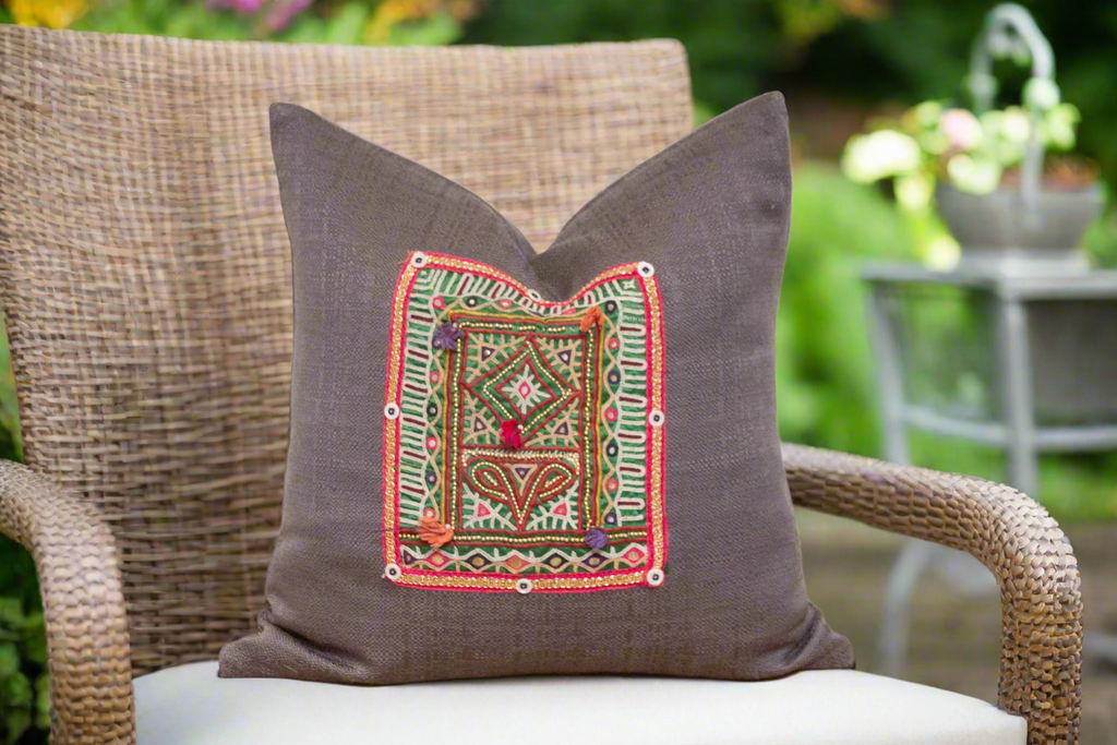 Sriha Antique Tapestry Linen Pillow (Trade)