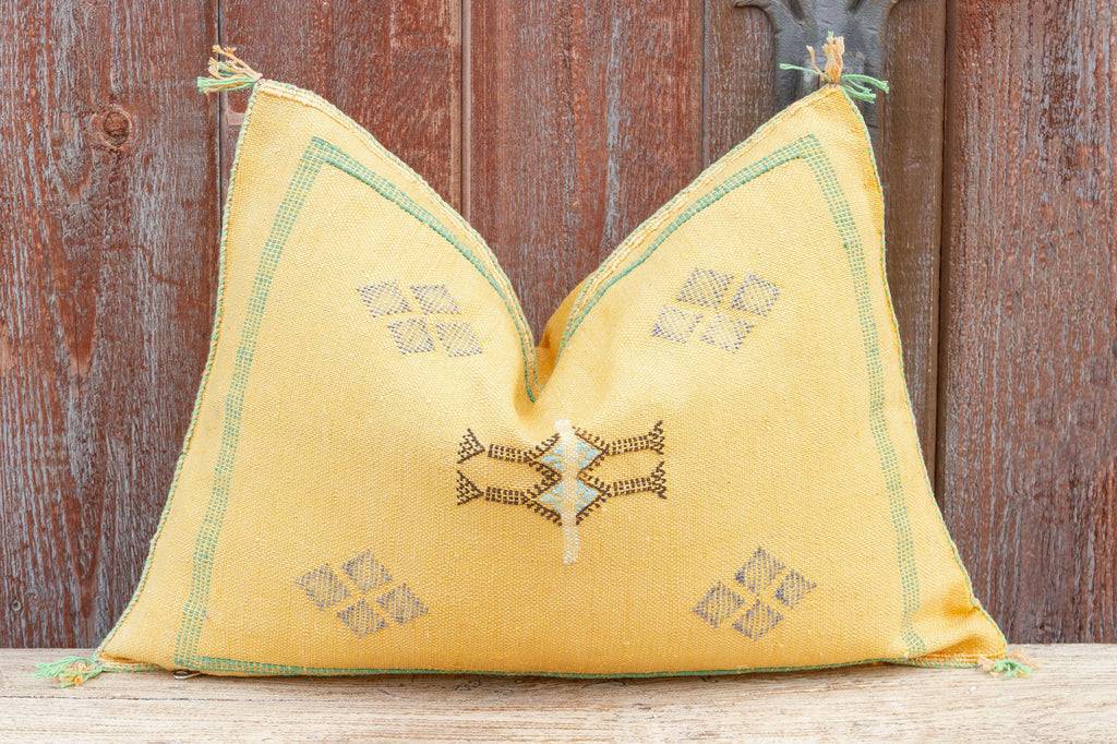 Haree Lumbar Moroccan Silk Rug Pillow (Trade)