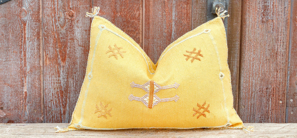 Amarillo Lumbar Moroccan Silk Rug Pillow (Trade)