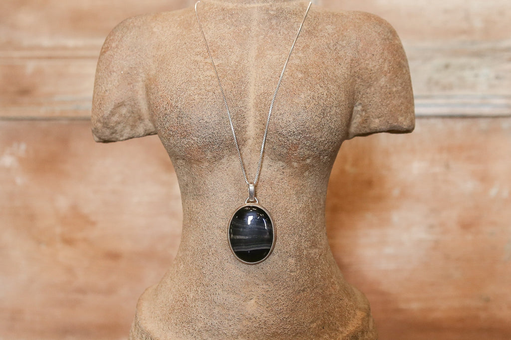 Onyx Pendant with Silver Chain (Trade)
