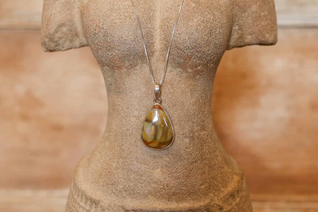 Natural Moss Agate Pendant with Silver Chain (Trade)