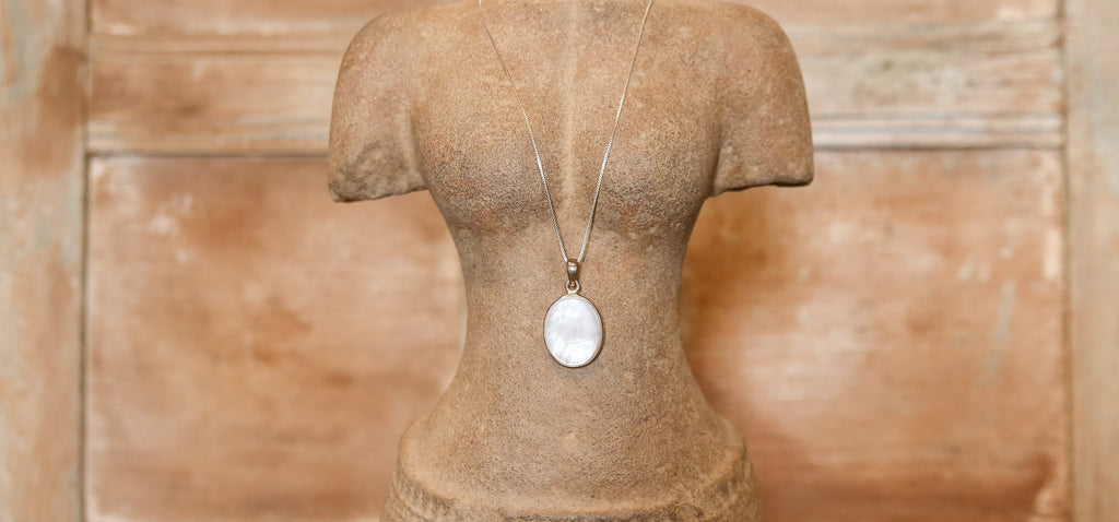 Mother of Pearl Pendant with Silver Chain (Trade)