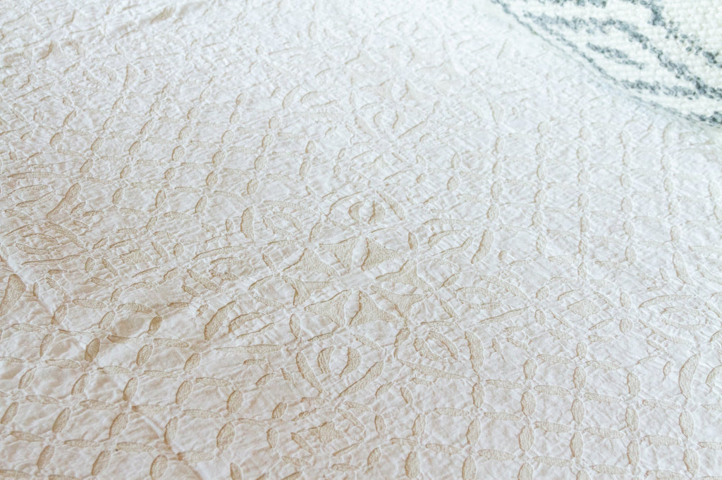 Lily White Applique Coverlet (Trade)